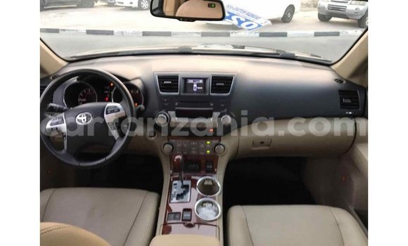 Nunua Imported Toyota Highlander Nyeusi Gari ndani ya Import - Dubai nchini Arusha Nunua Imported Toyota Highlander Nyeusi Gari ndani ya Import - Dubai nchini Arusha