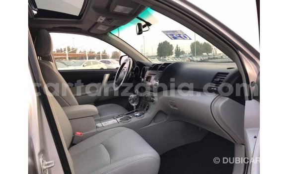 Buy Import Toyota Highlander Other Car in Import - Dubai in Arusha Buy Import Toyota Highlander Other Car in Import - Dubai in Arusha