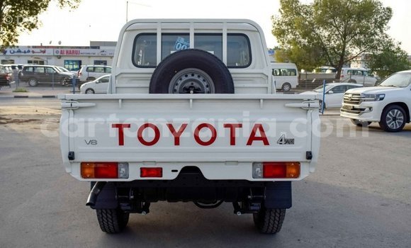 Nunua Imported Toyota Land Cruiser Beige Gari ndani ya Import - Dubai nchini Arusha Nunua Imported Toyota Land Cruiser Beige Gari ndani ya Import - Dubai nchini Arusha