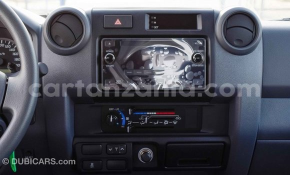 Nunua Imported Toyota Land Cruiser Beige Gari ndani ya Import - Dubai nchini Arusha Nunua Imported Toyota Land Cruiser Beige Gari ndani ya Import - Dubai nchini Arusha