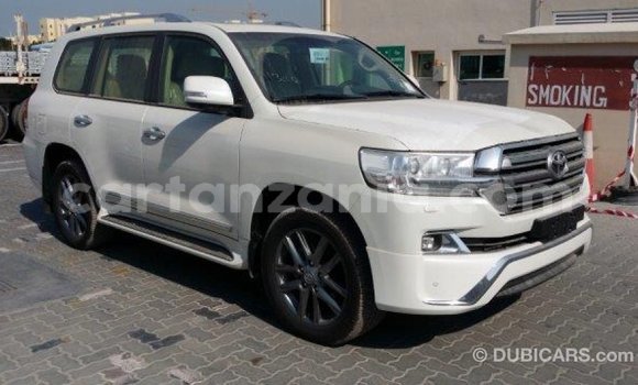 Buy Import Toyota Land Cruiser White Car in Import - Dubai in Arusha Buy Import Toyota Land Cruiser White Car in Import - Dubai in Arusha