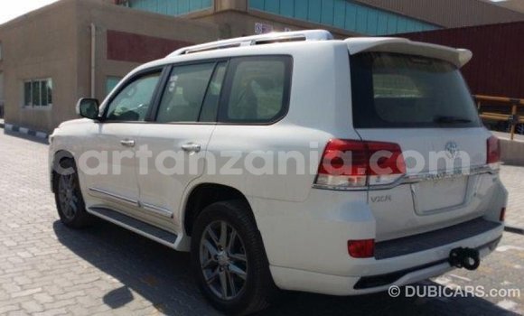 Buy Import Toyota Land Cruiser White Car in Import - Dubai in Arusha Buy Import Toyota Land Cruiser White Car in Import - Dubai in Arusha