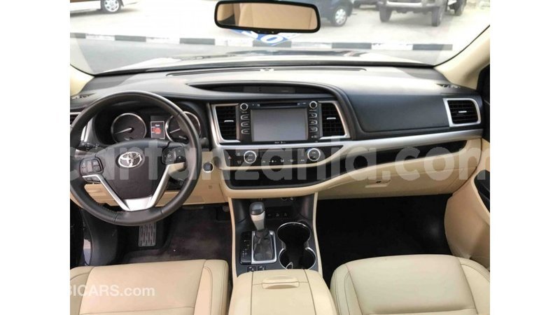 Big with watermark toyota highlander arusha import dubai 7269