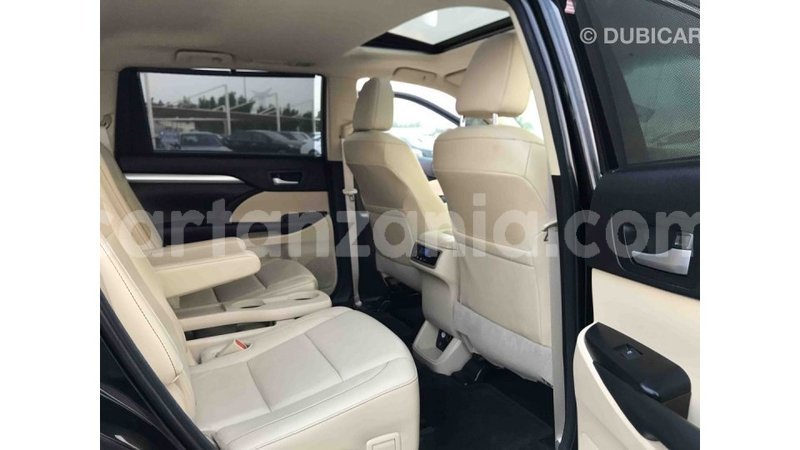 Big with watermark toyota highlander arusha import dubai 7269