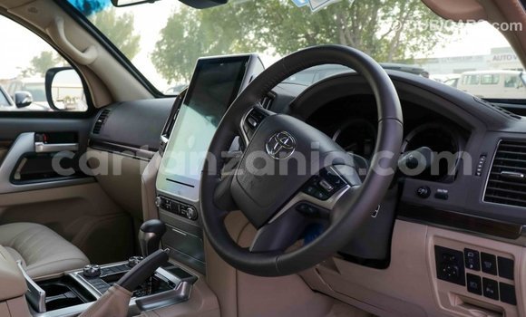 Buy Import Toyota Land Cruiser White Car in Import - Dubai in Arusha Buy Import Toyota Land Cruiser White Car in Import - Dubai in Arusha