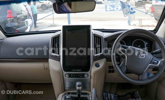 Buy Import Toyota Land Cruiser White Car in Import - Dubai in Arusha Buy Import Toyota Land Cruiser White Car in Import - Dubai in Arusha