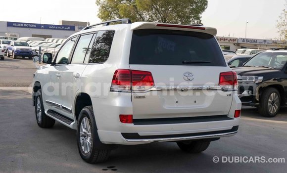 Buy Import Toyota Land Cruiser White Car in Import - Dubai in Arusha Buy Import Toyota Land Cruiser White Car in Import - Dubai in Arusha