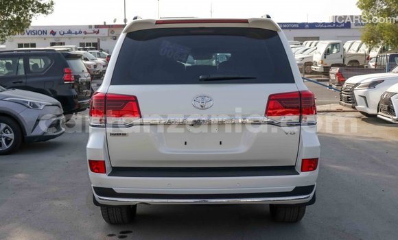 Buy Import Toyota Land Cruiser White Car in Import - Dubai in Arusha Buy Import Toyota Land Cruiser White Car in Import - Dubai in Arusha