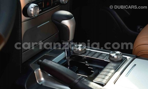 Buy Import Toyota Land Cruiser White Car in Import - Dubai in Arusha Buy Import Toyota Land Cruiser White Car in Import - Dubai in Arusha