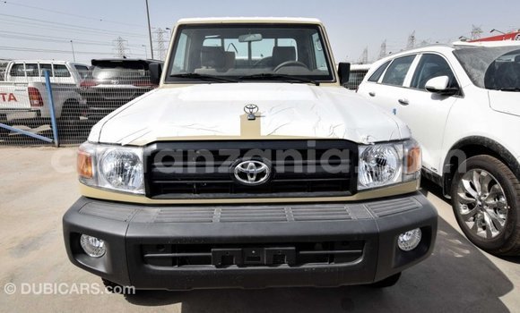 Buy Import Toyota Land Cruiser Beige Car in Import - Dubai in Arusha Buy Import Toyota Land Cruiser Beige Car in Import - Dubai in Arusha