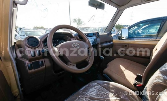 Buy Import Toyota Land Cruiser Beige Car in Import - Dubai in Arusha Buy Import Toyota Land Cruiser Beige Car in Import - Dubai in Arusha