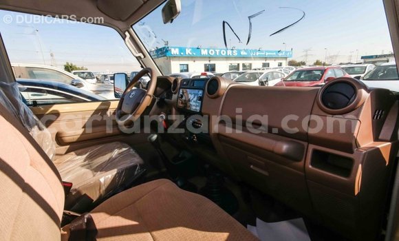 Buy Import Toyota Land Cruiser Beige Car in Import - Dubai in Arusha Buy Import Toyota Land Cruiser Beige Car in Import - Dubai in Arusha