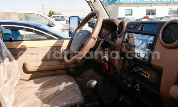 Buy Import Toyota Land Cruiser Beige Car in Import - Dubai in Arusha Buy Import Toyota Land Cruiser Beige Car in Import - Dubai in Arusha
