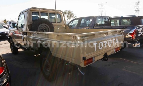 Buy Import Toyota Land Cruiser Beige Car in Import - Dubai in Arusha Buy Import Toyota Land Cruiser Beige Car in Import - Dubai in Arusha