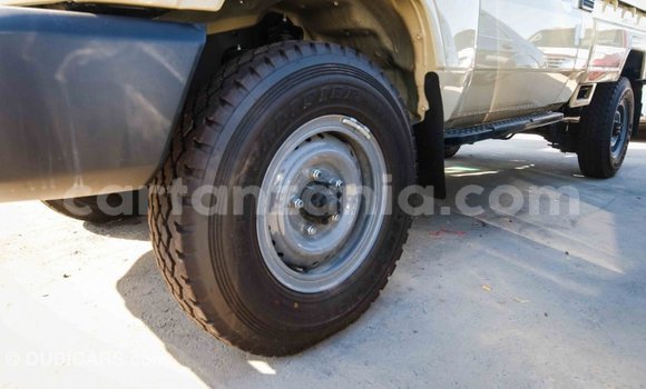 Buy Import Toyota Land Cruiser Beige Car in Import - Dubai in Arusha Buy Import Toyota Land Cruiser Beige Car in Import - Dubai in Arusha