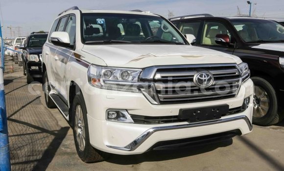 Buy Import Toyota Land Cruiser White Car in Import - Dubai in Arusha Buy Import Toyota Land Cruiser White Car in Import - Dubai in Arusha