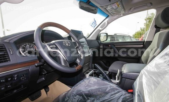 Buy Import Toyota Land Cruiser White Car in Import - Dubai in Arusha Buy Import Toyota Land Cruiser White Car in Import - Dubai in Arusha