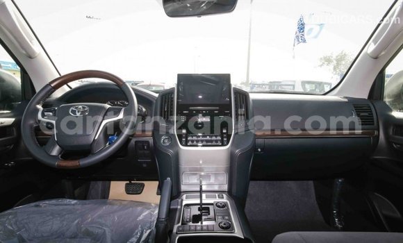 Buy Import Toyota Land Cruiser White Car in Import - Dubai in Arusha Buy Import Toyota Land Cruiser White Car in Import - Dubai in Arusha