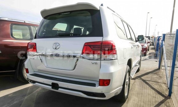 Buy Import Toyota Land Cruiser White Car in Import - Dubai in Arusha Buy Import Toyota Land Cruiser White Car in Import - Dubai in Arusha