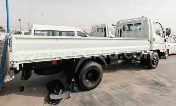 Buy Import Hyundai Accent White Car in Import - Dubai in Arusha Buy Import Hyundai Accent White Car in Import - Dubai in Arusha