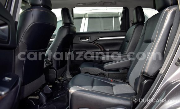 Buy Import Toyota Highlander Other Car in Import - Dubai in Arusha Buy Import Toyota Highlander Other Car in Import - Dubai in Arusha