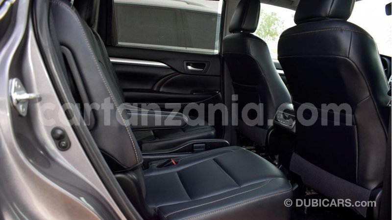 Big with watermark toyota highlander arusha import dubai 7330