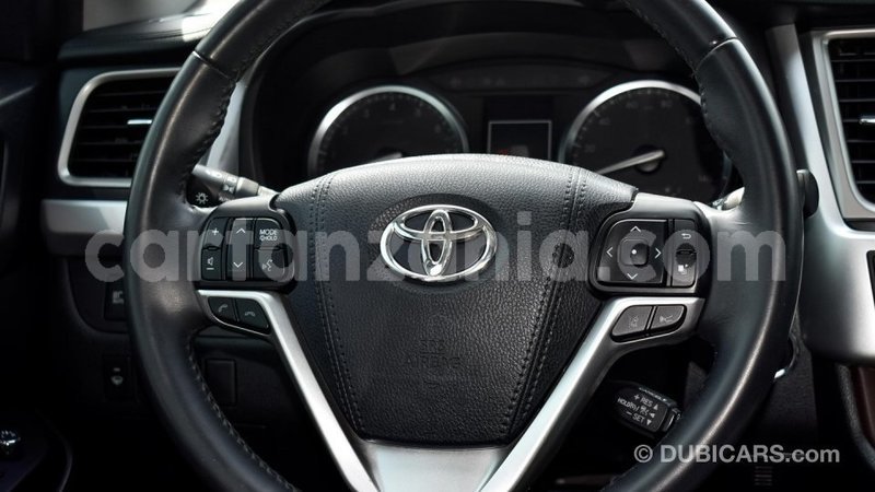 Big with watermark toyota highlander arusha import dubai 7330