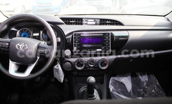 Nunua Imported Toyota Hilux Nyeusi Gari ndani ya Import - Dubai nchini Arusha Nunua Imported Toyota Hilux Nyeusi Gari ndani ya Import - Dubai nchini Arusha