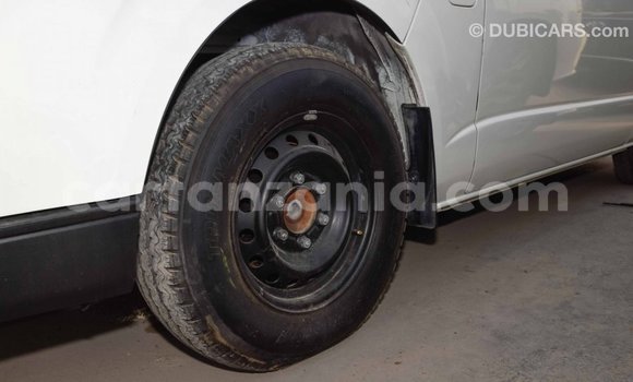 Nunua Imported Toyota Hiace Nyeupe Gari ndani ya Import - Dubai nchini Arusha Nunua Imported Toyota Hiace Nyeupe Gari ndani ya Import - Dubai nchini Arusha