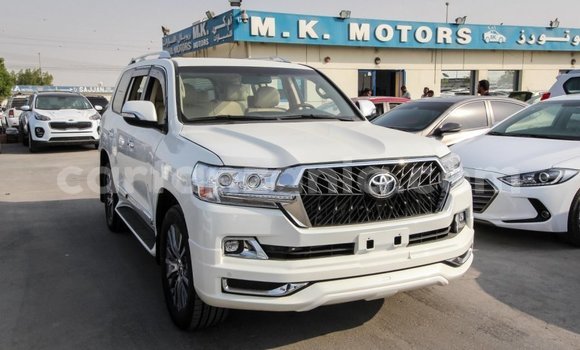 Buy Import Toyota Land Cruiser White Car in Import - Dubai in Arusha Buy Import Toyota Land Cruiser White Car in Import - Dubai in Arusha