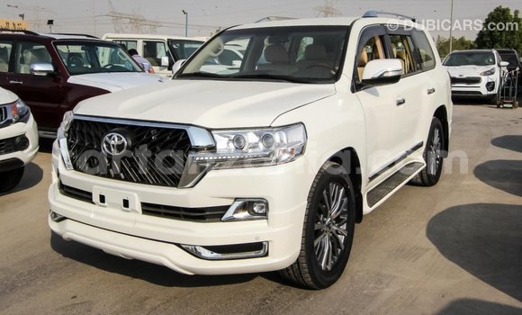 Buy Import Toyota Land Cruiser White Car in Import - Dubai in Arusha Buy Import Toyota Land Cruiser White Car in Import - Dubai in Arusha