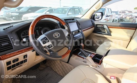 Buy Import Toyota Land Cruiser White Car in Import - Dubai in Arusha Buy Import Toyota Land Cruiser White Car in Import - Dubai in Arusha