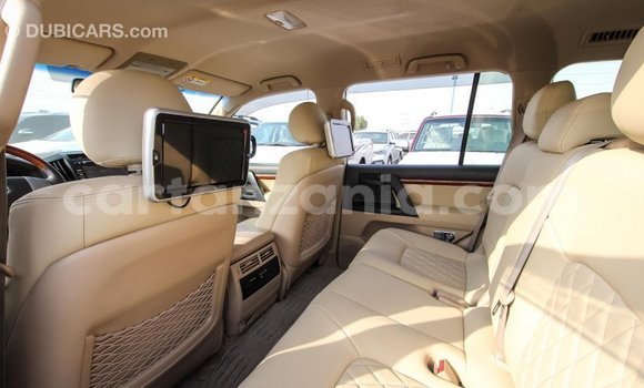 Buy Import Toyota Land Cruiser White Car in Import - Dubai in Arusha Buy Import Toyota Land Cruiser White Car in Import - Dubai in Arusha