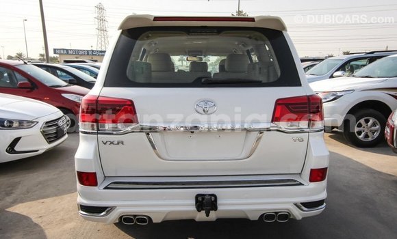 Buy Import Toyota Land Cruiser White Car in Import - Dubai in Arusha Buy Import Toyota Land Cruiser White Car in Import - Dubai in Arusha