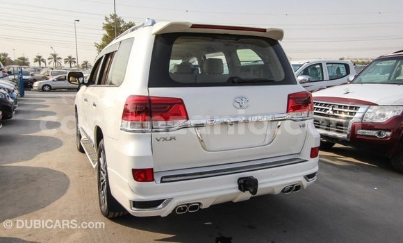 Buy Import Toyota Land Cruiser White Car in Import - Dubai in Arusha Buy Import Toyota Land Cruiser White Car in Import - Dubai in Arusha
