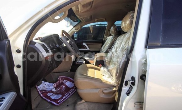 Buy Import Toyota Land Cruiser White Car in Import - Dubai in Arusha Buy Import Toyota Land Cruiser White Car in Import - Dubai in Arusha
