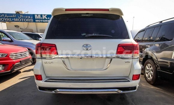 Buy Import Toyota Land Cruiser White Car in Import - Dubai in Arusha Buy Import Toyota Land Cruiser White Car in Import - Dubai in Arusha