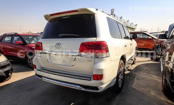 Buy Import Toyota Land Cruiser White Car in Import - Dubai in Arusha Buy Import Toyota Land Cruiser White Car in Import - Dubai in Arusha