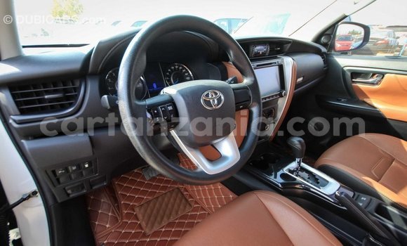 Nunua Imported Toyota Fortuner Nyeupe Gari ndani ya Import - Dubai nchini Arusha Nunua Imported Toyota Fortuner Nyeupe Gari ndani ya Import - Dubai nchini Arusha