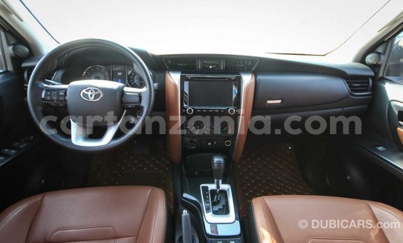 Nunua Imported Toyota Fortuner Nyeupe Gari ndani ya Import - Dubai nchini Arusha Nunua Imported Toyota Fortuner Nyeupe Gari ndani ya Import - Dubai nchini Arusha