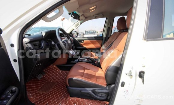 Nunua Imported Toyota Fortuner Nyeupe Gari ndani ya Import - Dubai nchini Arusha Nunua Imported Toyota Fortuner Nyeupe Gari ndani ya Import - Dubai nchini Arusha