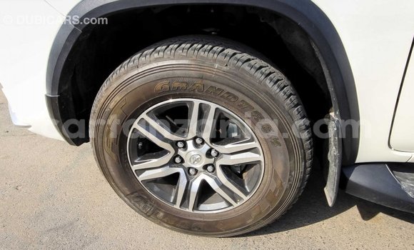 Nunua Imported Toyota Fortuner Nyeupe Gari ndani ya Import - Dubai nchini Arusha Nunua Imported Toyota Fortuner Nyeupe Gari ndani ya Import - Dubai nchini Arusha