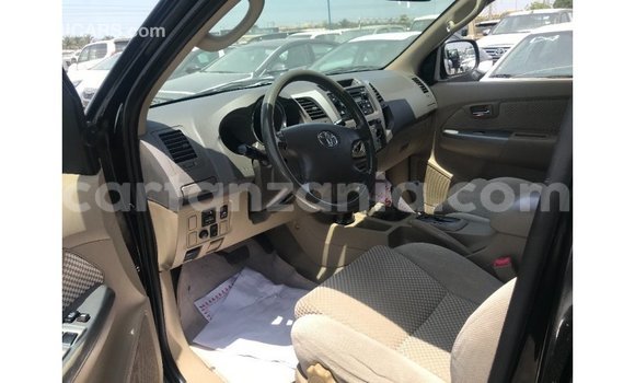Nunua Imported Toyota Fortuner Nyeusi Gari ndani ya Import - Dubai nchini Arusha Nunua Imported Toyota Fortuner Nyeusi Gari ndani ya Import - Dubai nchini Arusha
