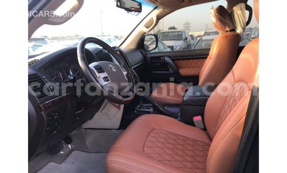 Nunua Imported Toyota Land Cruiser Nyeusi Gari ndani ya Import - Dubai nchini Arusha Nunua Imported Toyota Land Cruiser Nyeusi Gari ndani ya Import - Dubai nchini Arusha
