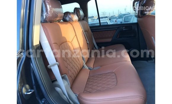 Nunua Imported Toyota Land Cruiser Nyeusi Gari ndani ya Import - Dubai nchini Arusha Nunua Imported Toyota Land Cruiser Nyeusi Gari ndani ya Import - Dubai nchini Arusha