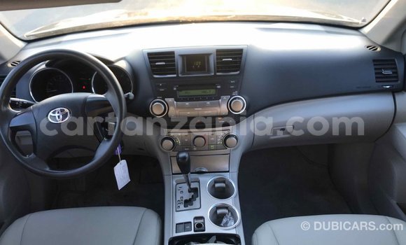 Nunua Imported Toyota Highlander Nyingine Gari ndani ya Import - Dubai nchini Arusha Nunua Imported Toyota Highlander Nyingine Gari ndani ya Import - Dubai nchini Arusha