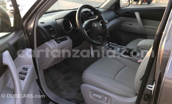 Nunua Imported Toyota Highlander Nyingine Gari ndani ya Import - Dubai nchini Arusha Nunua Imported Toyota Highlander Nyingine Gari ndani ya Import - Dubai nchini Arusha