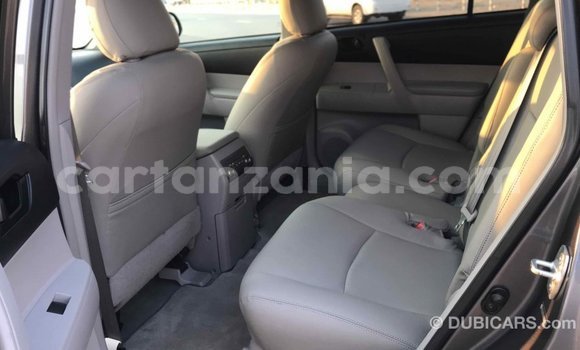 Nunua Imported Toyota Highlander Nyingine Gari ndani ya Import - Dubai nchini Arusha Nunua Imported Toyota Highlander Nyingine Gari ndani ya Import - Dubai nchini Arusha
