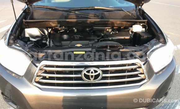 Nunua Imported Toyota Highlander Nyingine Gari ndani ya Import - Dubai nchini Arusha Nunua Imported Toyota Highlander Nyingine Gari ndani ya Import - Dubai nchini Arusha