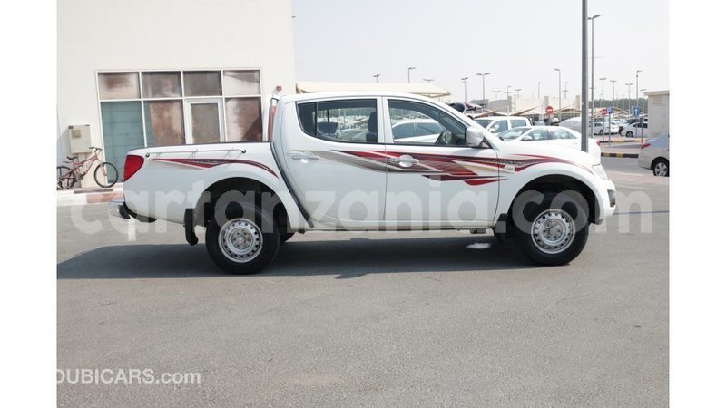 Big with watermark mitsubishi l200 arusha import dubai 7452